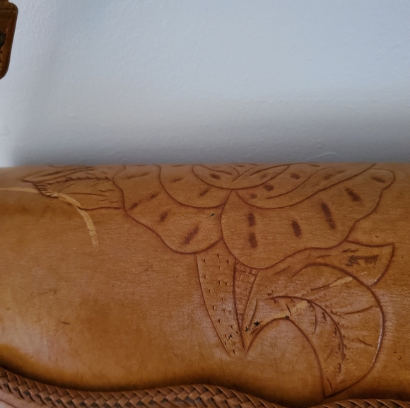 Leather Floral Embossed Hobo Envelope Vintage Box-Bag with Buckle Opening - Picture 2 of 13